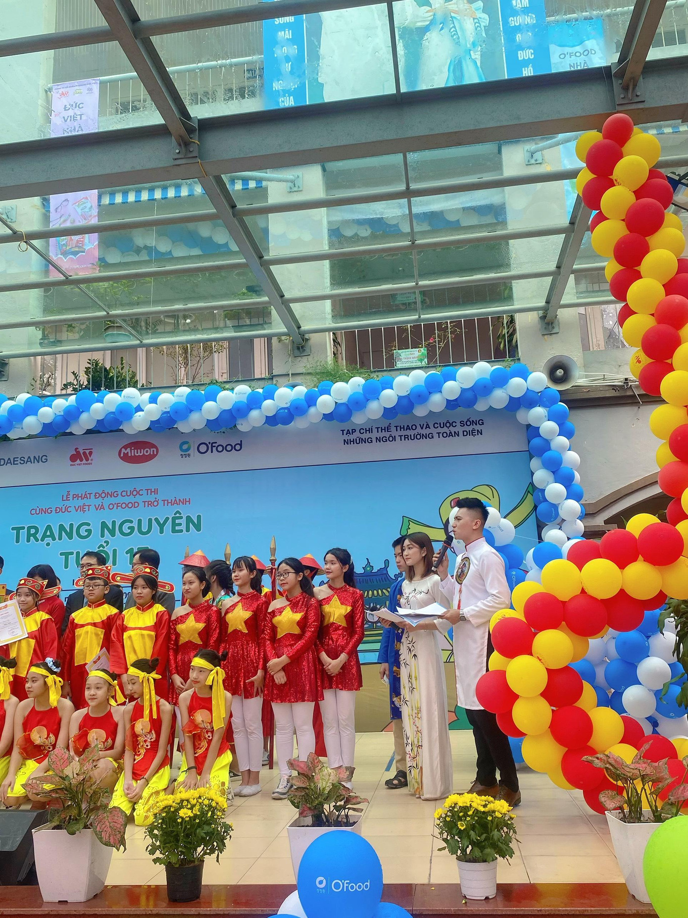 Diễm Quỳnh là MC lễ phát động trạng nguyên tuổi 13. Diễm Quỳnh là MC lễ phát động trạng nguyên tuổi 13.