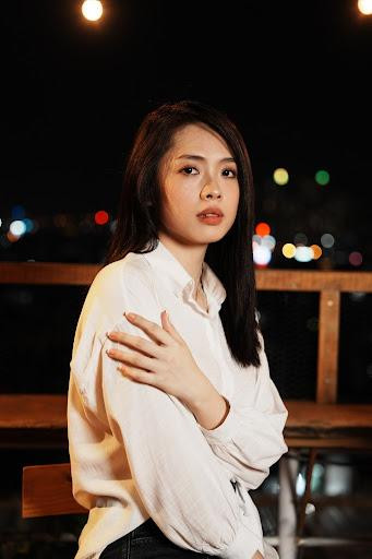 Ca khúc là những cảm xúc của chính Khánh Tiên. Ca khúc là những cảm xúc của chính Khánh Tiên.