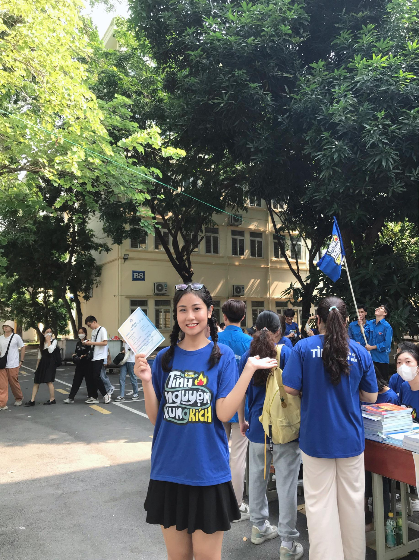 Phương Hà là thành viên trong Câu lạc bộ Đội Tình Nguyện Xung Kích Học viện Báo chí và Tuyên truyền. Phương Hà là thành viên trong Câu lạc bộ Đội Tình Nguyện Xung Kích Học viện Báo chí và Tuyên truyền.