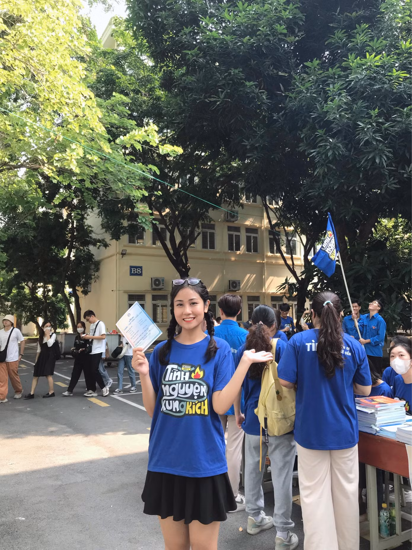 Phương Hà là thành viên trong Câu lạc bộ Đội Tình Nguyện Xung Kích Học viện Báo chí và Tuyên truyền. Phương Hà là thành viên trong Câu lạc bộ Đội Tình Nguyện Xung Kích Học viện Báo chí và Tuyên truyền.