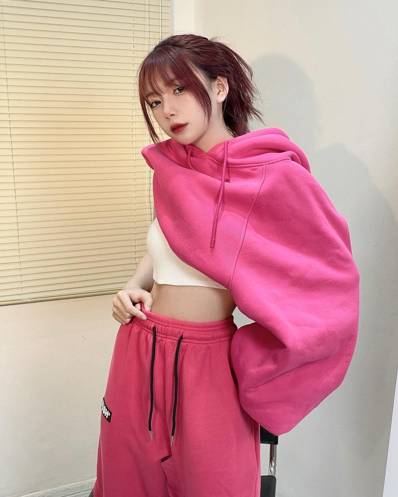 Với Thùy Dương, kiến thức và kinh nghiệm không nhất thiết phải ở đại học mới lĩnh hội được mà có ở rất nhiều trong cuộc sống, khi bản thân có kinh nghiệm, có kiến thức, chăm chỉ thì nhất định sẽ thành công Với Thùy Dương, kiến thức và kinh nghiệm không nhất thiết phải ở đại học mới lĩnh hội được mà có ở rất nhiều trong cuộc sống, khi bản thân có kinh nghiệm, có kiến thức, chăm chỉ thì nhất định sẽ thành công