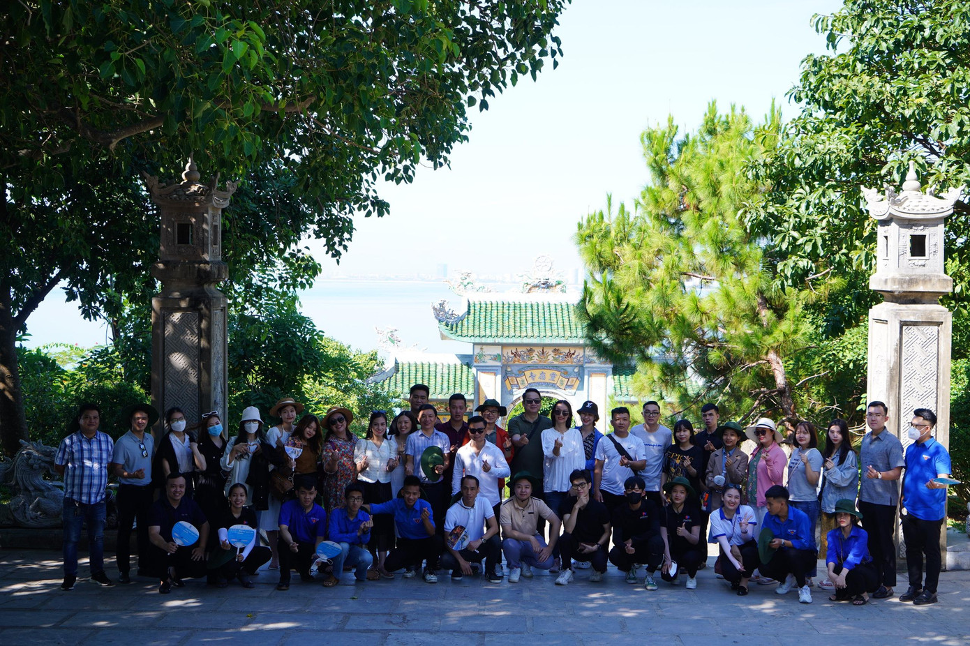 Hoạt động trải nghiệm thực tiễn quản lý nhà nước về du lịch, và quản trị dịch vụ du lịch lữ hành tại các địa điểm du lịch Đà Nẵng. Hoạt động trải nghiệm thực tiễn quản lý nhà nước về du lịch, và quản trị dịch vụ du lịch lữ hành tại các địa điểm du lịch Đà Nẵng.