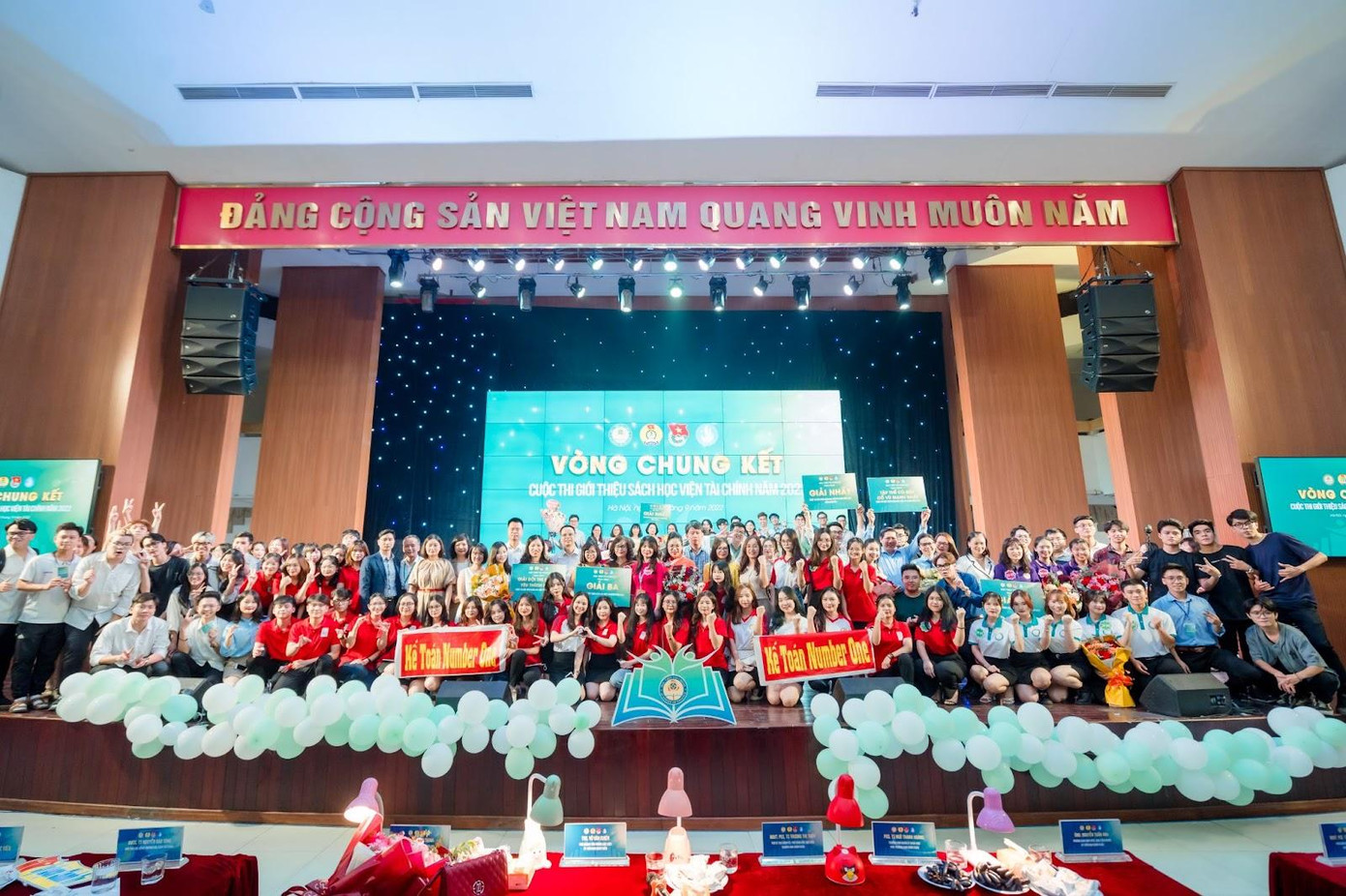 Đêm Chung kết Cuộc thi giới thiệu sách Học Viện Tài Chính 2022 đã diễn ra thành công tốt đẹp.