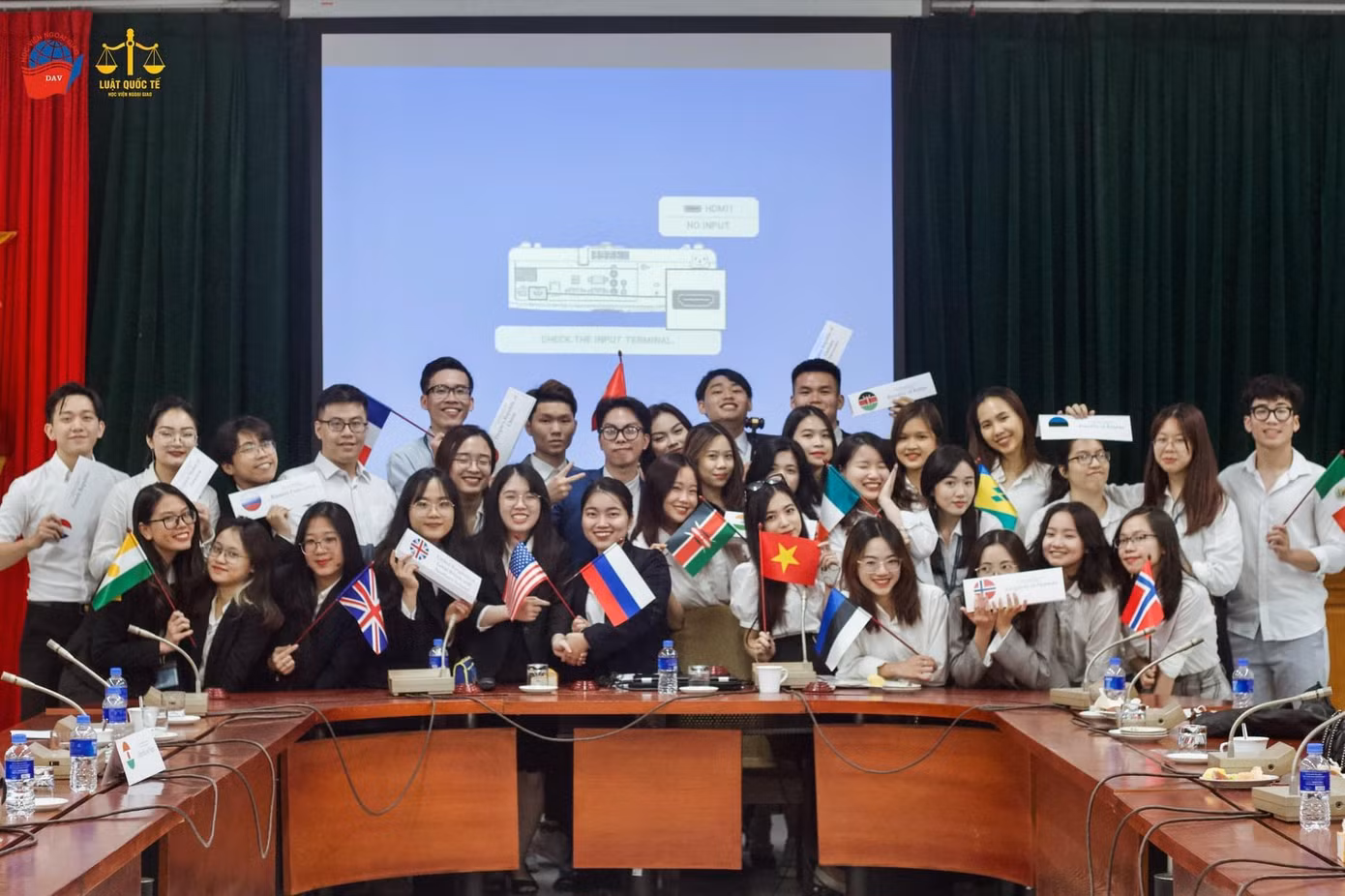 Tập thể sau thi.