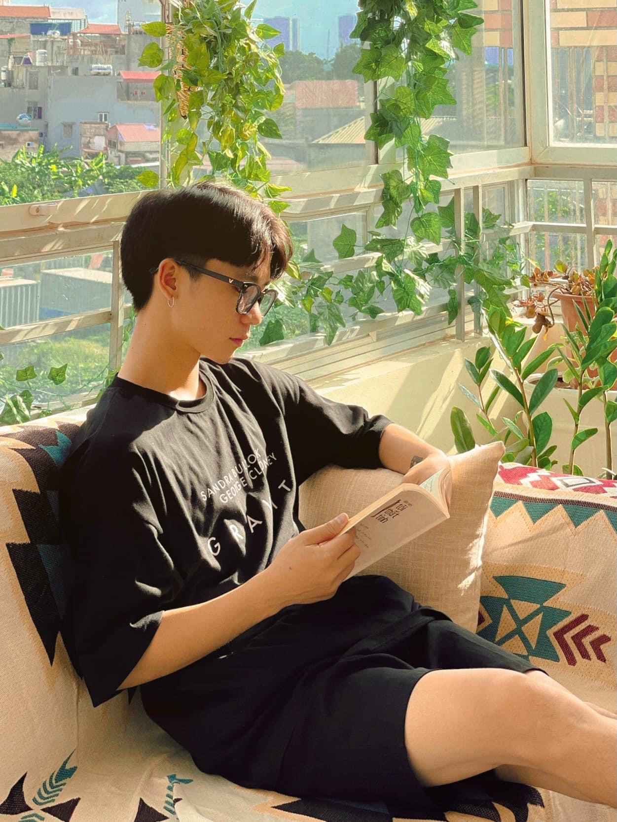 Đến nay, Văn Toán đã theo đuổi dancer được hơn 7 năm. Đến nay, Văn Toán đã theo đuổi dancer được hơn 7 năm.