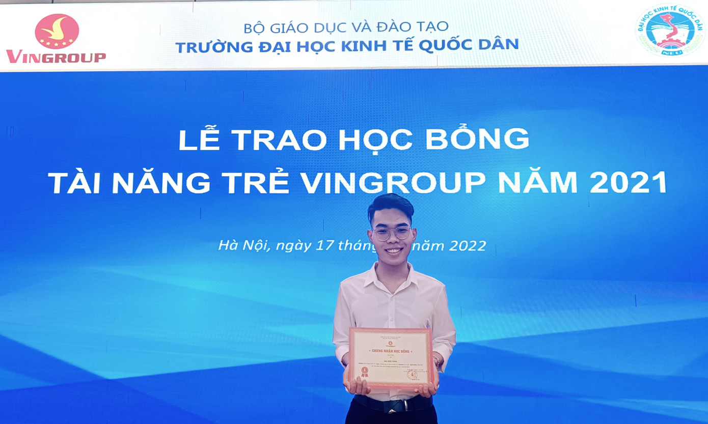 Chàng trai trẻ Đức Toàn tại lễ trao học bổng Tài năng trẻ Vingroup. Ảnh. NVCC