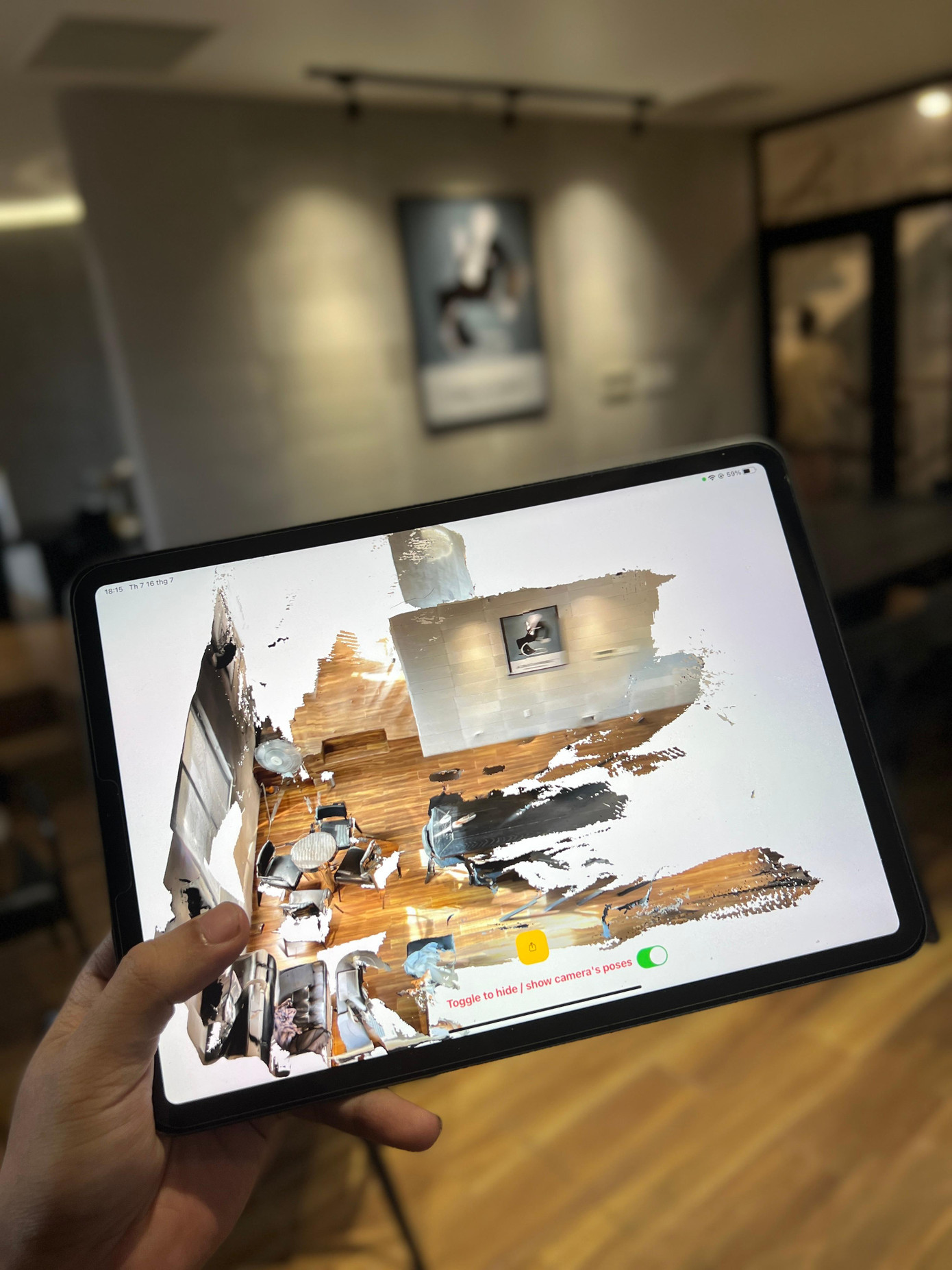 Ứng dụng thứ hai là World Scanner, ứng dụng này hỗ trợ người dùng quét môi trường thực tế xung quanh, sau đó xử lý và mô hình 3D từ môi trường xung quanh.