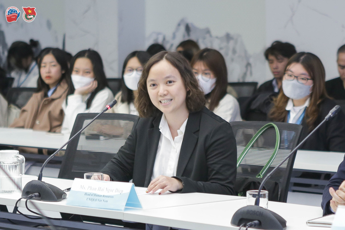 Bà Phan Hải Ngọc Diệp - trưởng phòng Nhân sự UNIQLO Việt Nam nhấn mạnh mong muốn tạo cơ hội cho sinh viên Học viện được tiếp xúc với ngành công nghiệp thời trang bán lẻ và môi trường làm việc đa quốc gia.