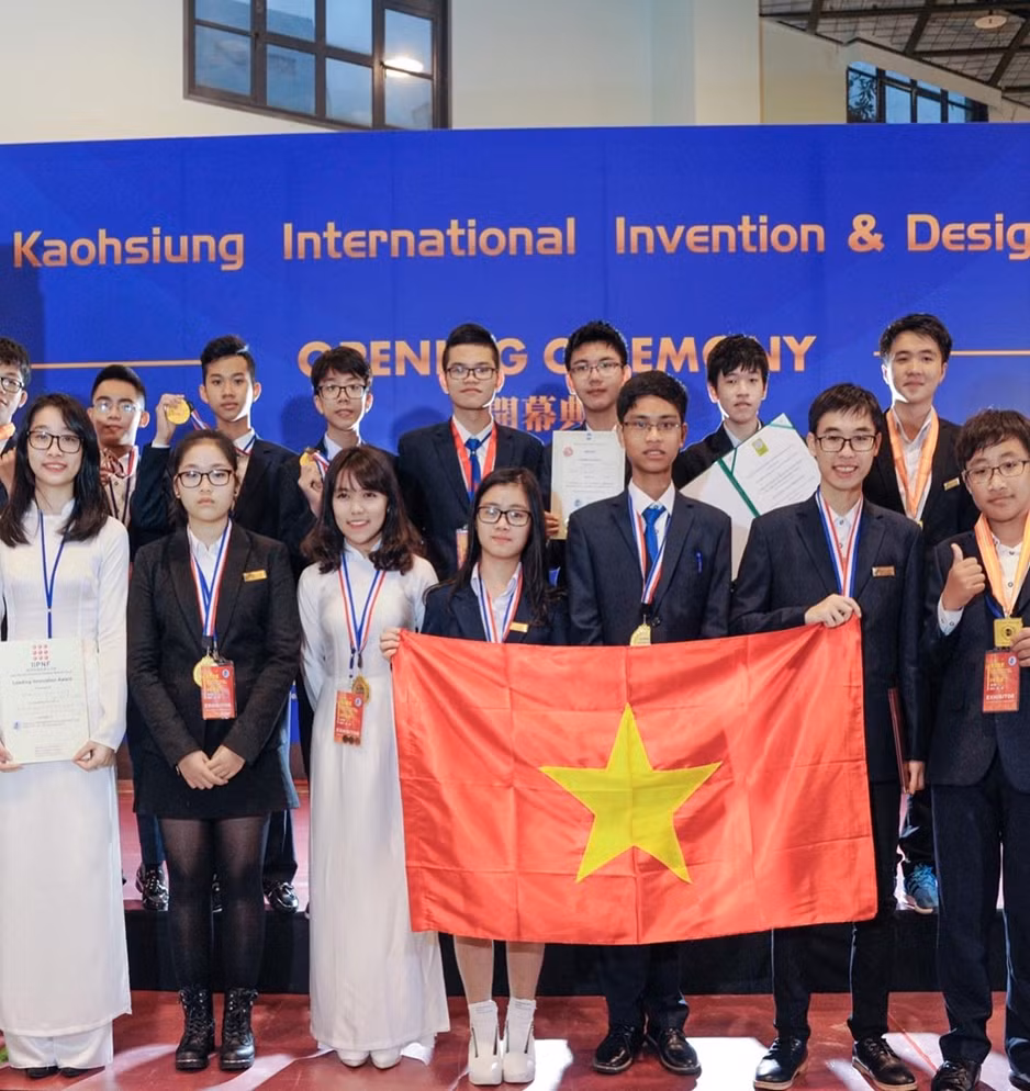 Thắng xuất sắc giành Huy chương Đồng Khoa học Kỹ Thuật Quốc Tế tại Đài Loan 2015.