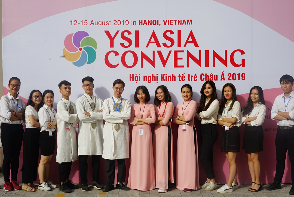 Chàng trai may mắn được góp phần tổ chức cho Hội nghị Kinh tế trẻ Châu Á.