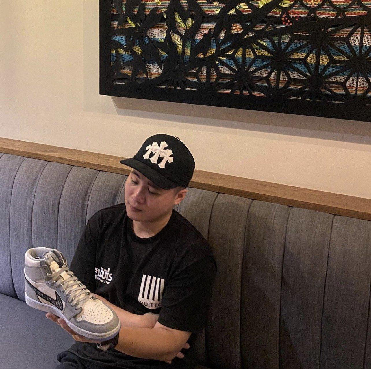 Lớp 11 Hoàng Long bắt đầu tìm hiểu về kinh doanh nhiều hơn. Lớp 11 Hoàng Long bắt đầu tìm hiểu về kinh doanh nhiều hơn.