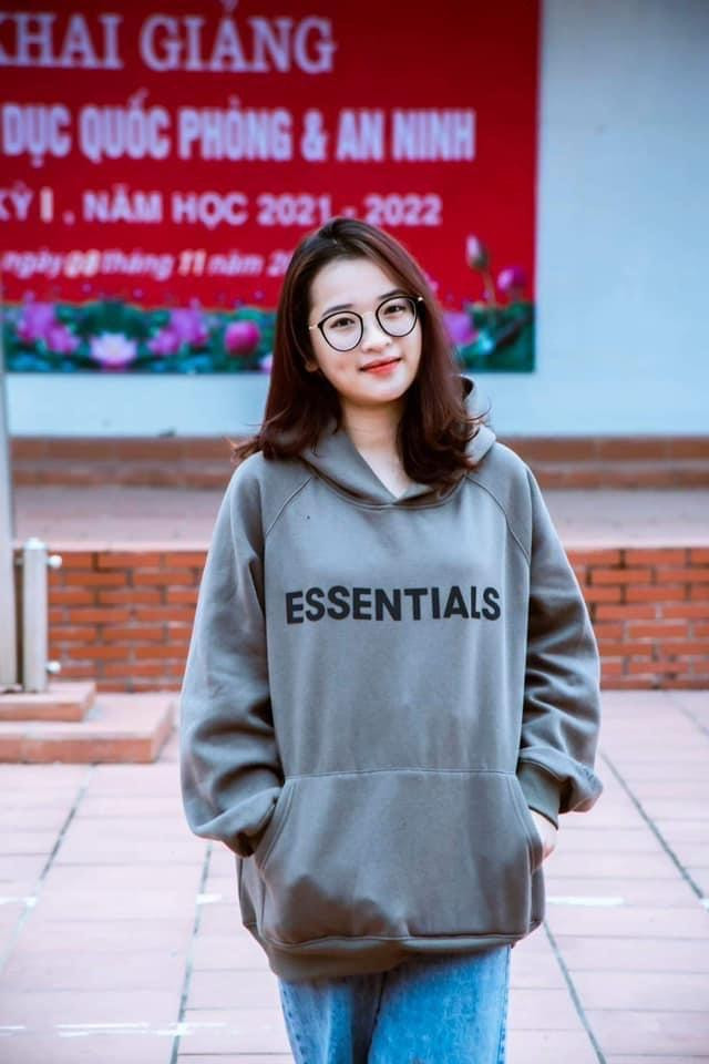 Trần Hạnh hiện là sinh viên tại Trung tâm Giáo dục Quốc phòng An ninh, Đại học Vinh.