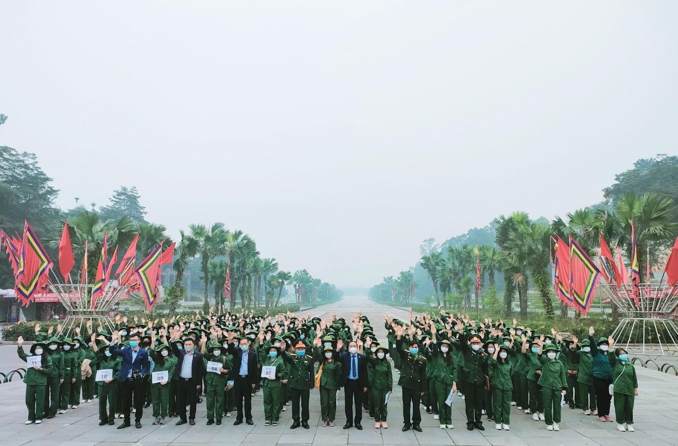 Chuyến đi thăm đền Vua Hùng đáng nhớ và tự hào cùng thầy cô và bạn bè của Vũ Kỳ.