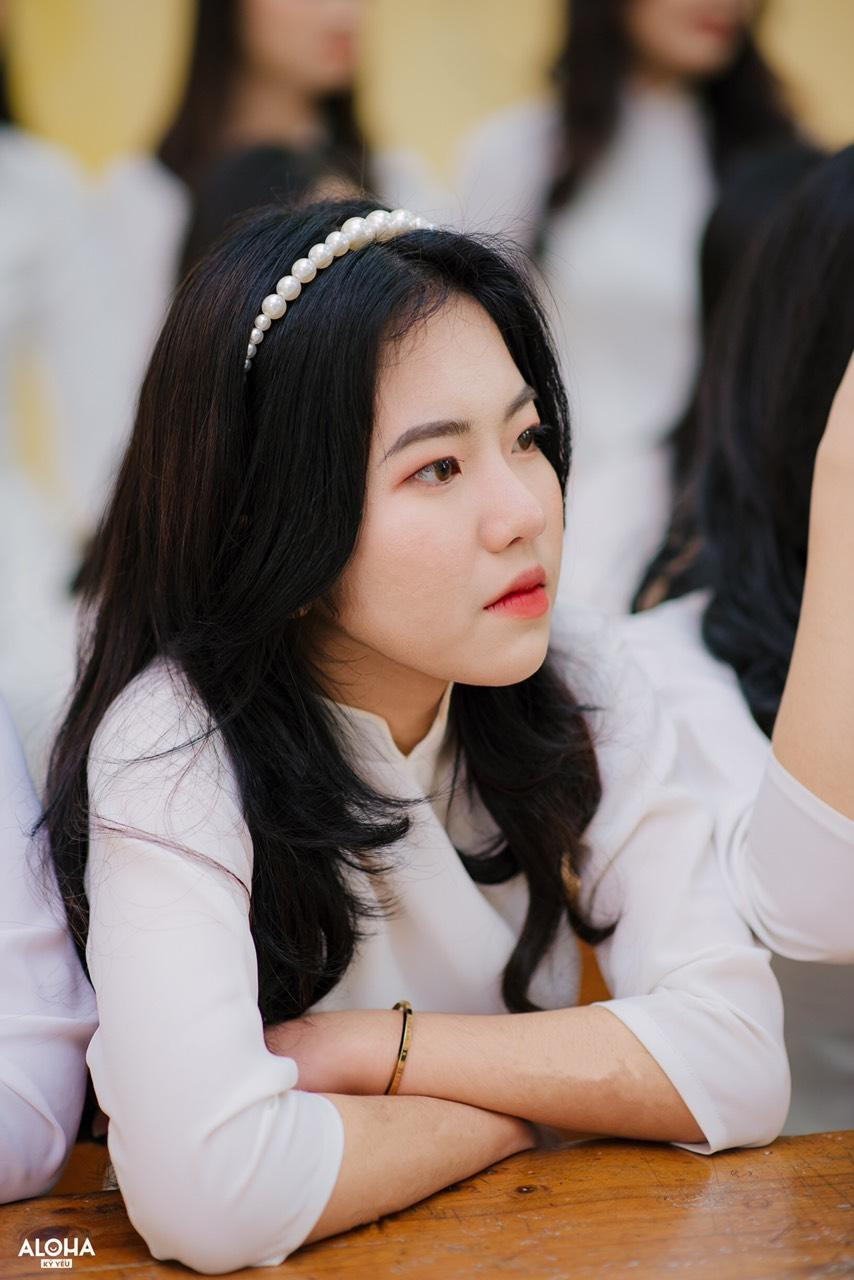 Hòa Hương hiện tại đang theo học chuyên ngành Kinh tế Đối ngoại, trường Đại học Ngoại thương. Hòa Hương hiện tại đang theo học chuyên ngành Kinh tế Đối ngoại, trường Đại học Ngoại thương.