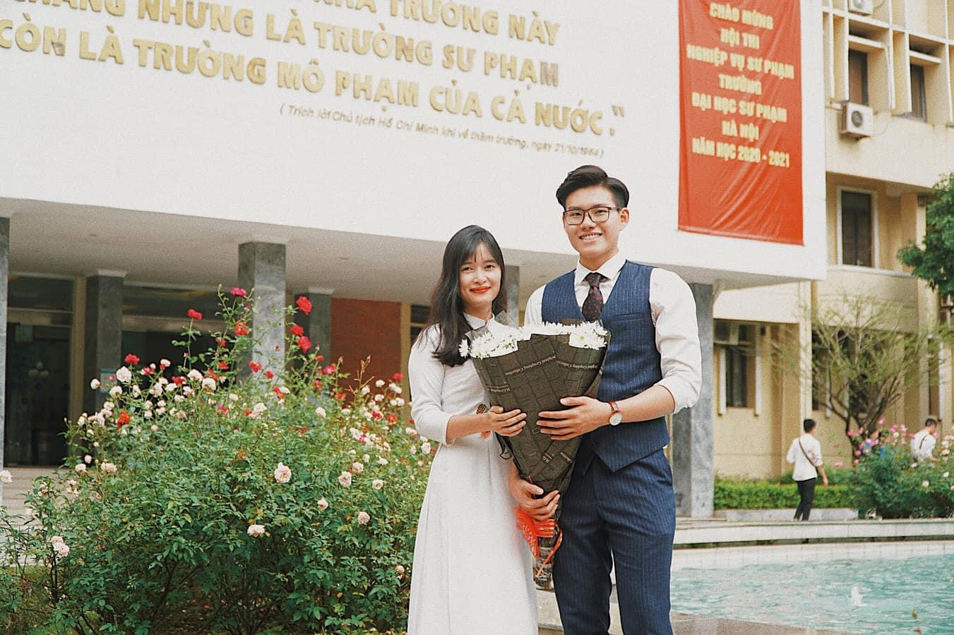 Trường Giang và cô giáo. Trường Giang và cô giáo.