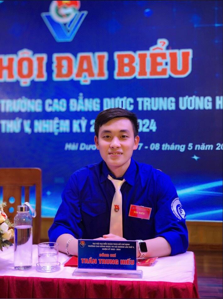 Được sự tin tưởng và tín nhiệm của mọi người, hiện tại Trung Hiếu là Uỷ viên ban chấp hành Đoàn trường. Được sự tin tưởng và tín nhiệm của mọi người, hiện tại Trung Hiếu là Uỷ viên ban chấp hành Đoàn trường.