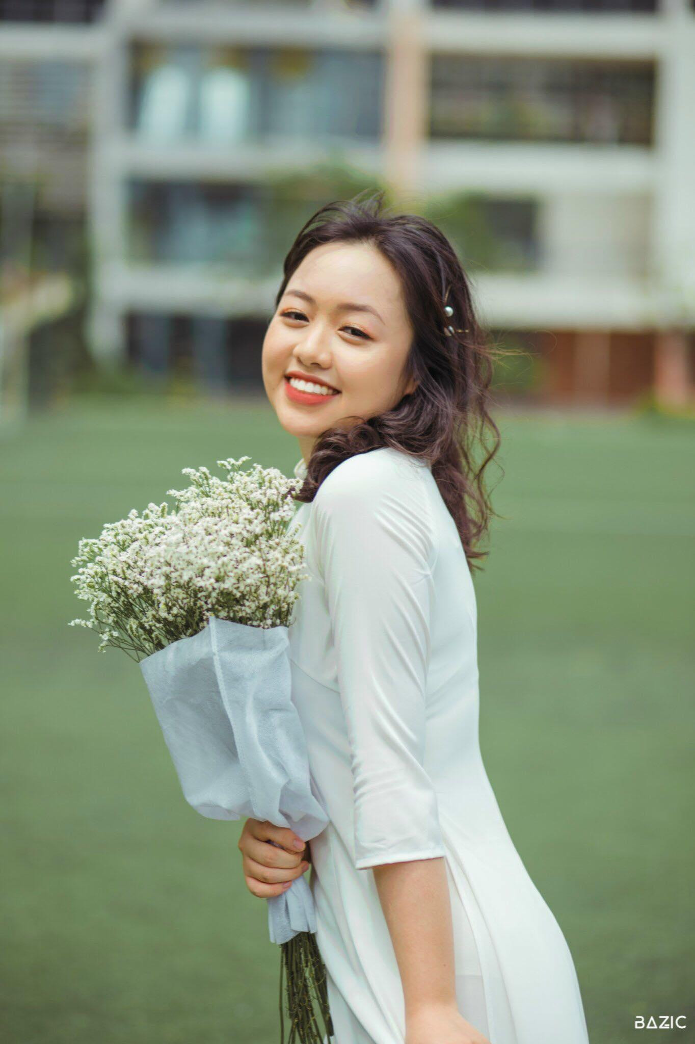 Nguyễn Thu Trang - sinh viên năm nhất ngành Truyền thông tại Đại học Dunaújváros, Hungary. Nguyễn Thu Trang - sinh viên năm nhất ngành Truyền thông tại Đại học Dunaújváros, Hungary.