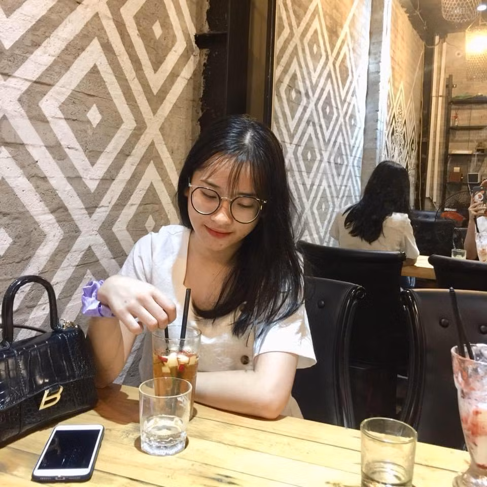Với Hạnh, để chinh phục được thành công thì bản thân không ngừng kiên trì, nỗ lực học hỏi.