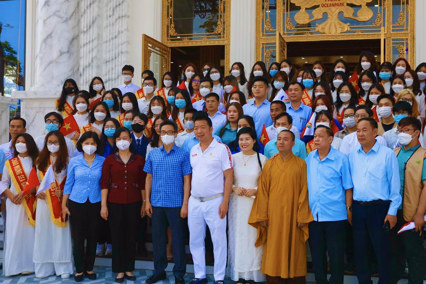 Đại diện sinh viên tham gia kiểm tra công tác SEA Games 31 cùng Phó Thủ tướng Vũ Đức Đam tại Nhà thi đấu Bắc Ninh.