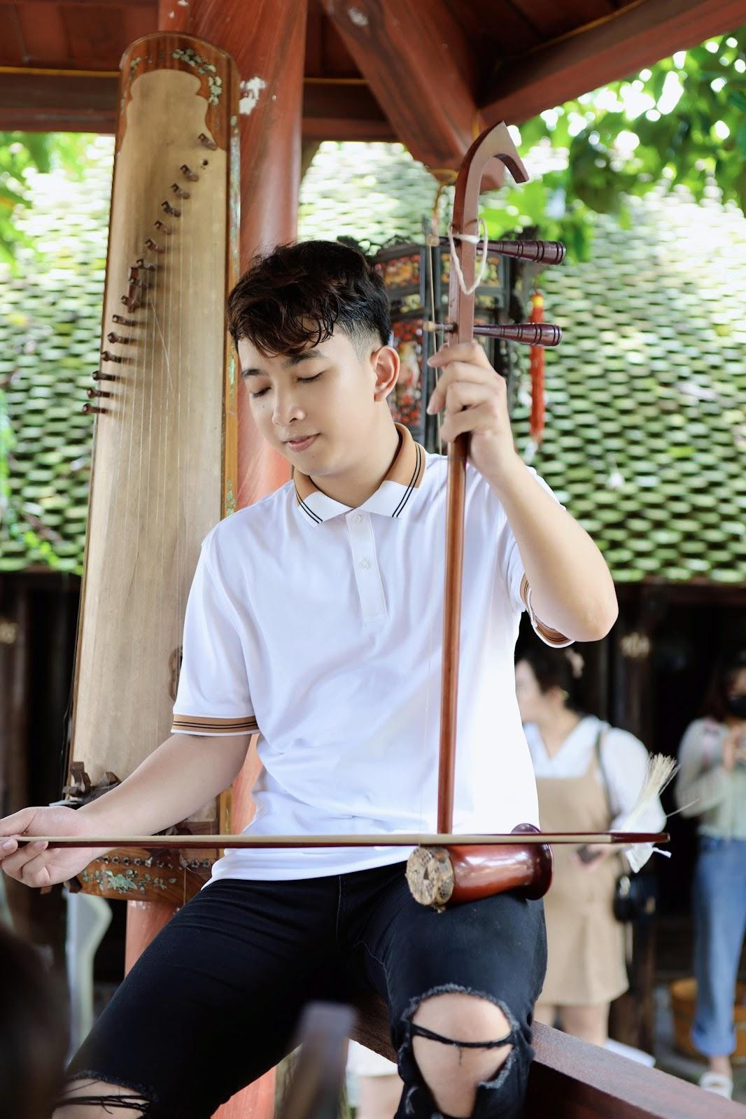 Các bạn sinh viên được trải nghiệm những nét văn hóa đặc sắc tại ECOHOST Hải Hậu. Ảnh Phan Hoàn