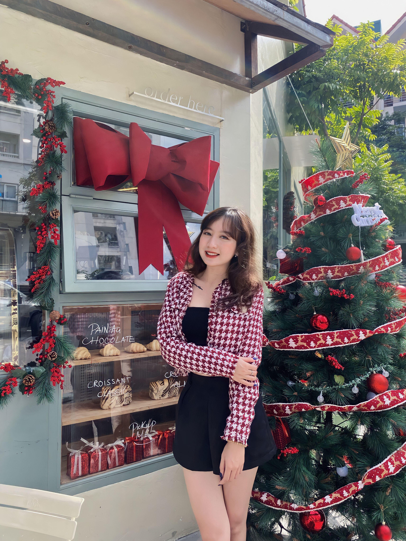 Bằng sự nỗ lực học tập không ngừng, Kiều Trinh là 1 trong 19 học sinh có điểm thi đại học cao nhất tại trường cấp 3 hồi đó. Bằng sự nỗ lực học tập không ngừng, Kiều Trinh là 1 trong 19 học sinh có điểm thi đại học cao nhất tại trường cấp 3 hồi đó.