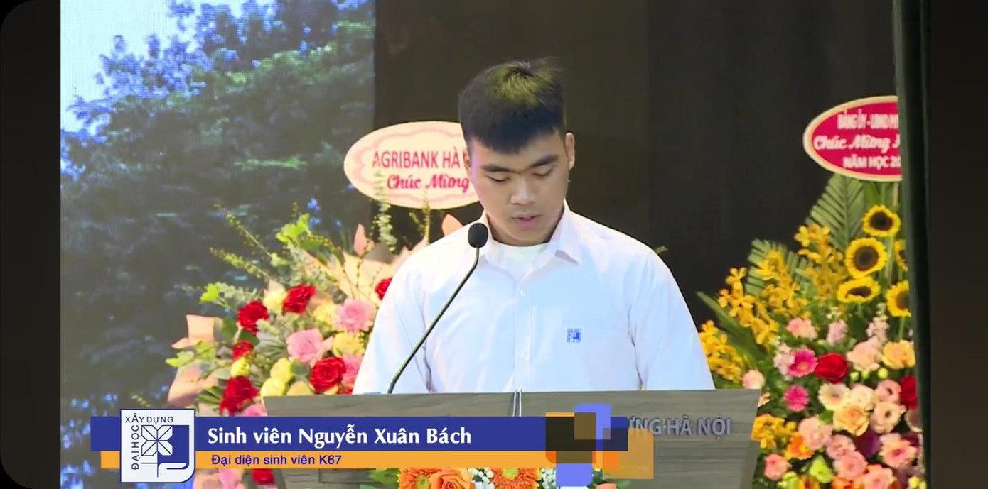 Xuân Bách đạt danh hiệu thủ khoa đầu vào của Đại học Xây dựng Hà Nội với tổng điểm xét tuyển là 27,35. Xuân Bách đạt danh hiệu thủ khoa đầu vào của Đại học Xây dựng Hà Nội với tổng điểm xét tuyển là 27,35.