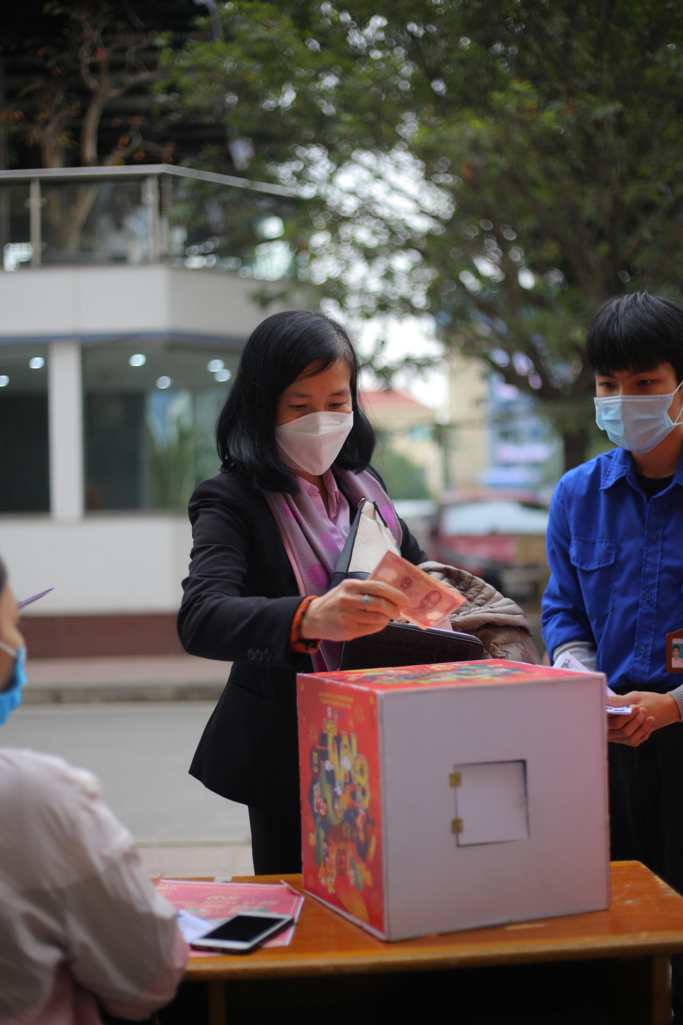 Chắc chắn rằng, những hành động hết sức ấm áp tình người này cũng sẽ phần nào xoa dịu nỗi đau của người bệnh và sẽ phần nào vơi bớt cảm giác tủi thân của những bệnh nhân nghèo trong những ngày Tết. Chắc chắn rằng, những hành động hết sức ấm áp tình người này cũng sẽ phần nào xoa dịu nỗi đau của người bệnh và sẽ phần nào vơi bớt cảm giác tủi thân của những bệnh nhân nghèo trong những ngày Tết.