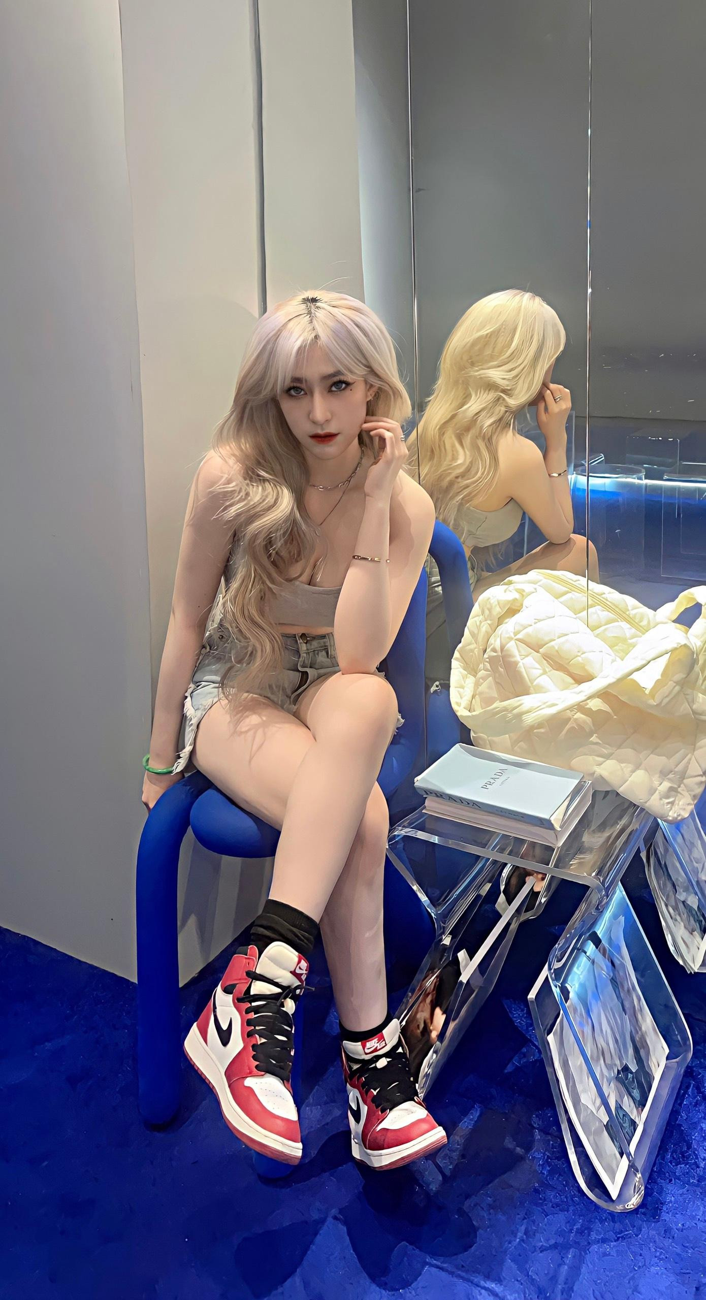 Bảo Trân luôn giữ cho mình một tinh thần thoải mái, tràn đầy năng lượng tích cực. Bảo Trân luôn giữ cho mình một tinh thần thoải mái, tràn đầy năng lượng tích cực.