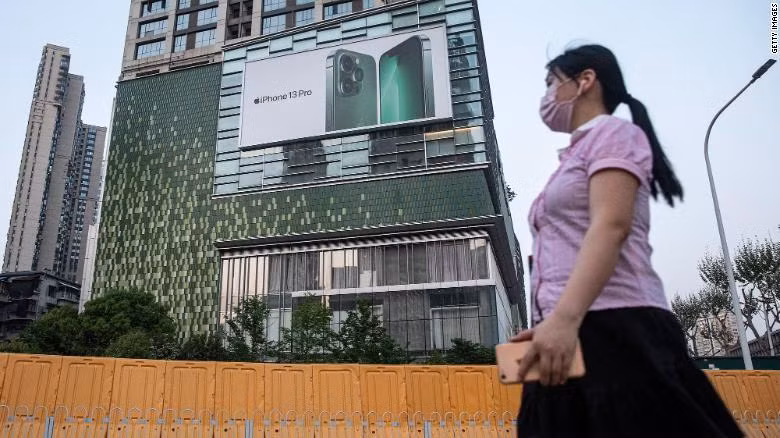 Doanh số bán iPhone của Apple đã giảm ở Trung Quốc trong quý đầu tiên của năm 2022, do nền kinh tế nước này tăng trưởng chậm lại.