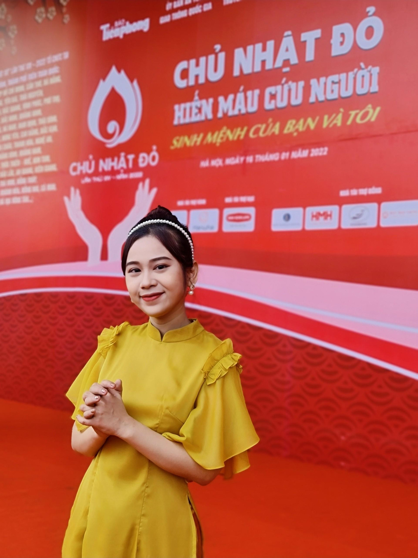 Tuyết Ngân là người dẫn chương trình cộng đồng Chủ nhật Đỏ (lễ chính) do báo Tiền Phong vừa phối hợp tổ chức vào tháng 1/2022.