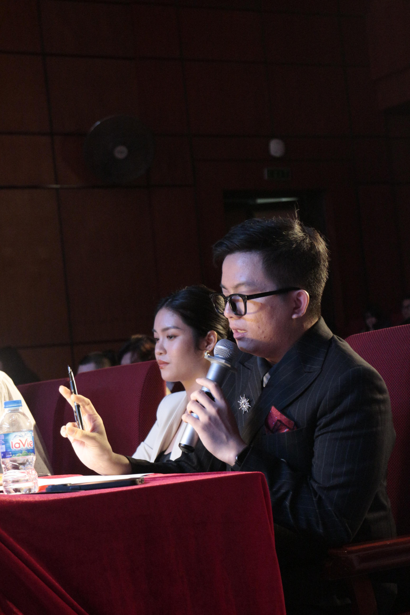 Đêm chung kết có sự góp mặt của Thạc sĩ/MC – BTV – Giảng viên – CEO Đỗ Ngọc Sơn. Đêm chung kết có sự góp mặt của Thạc sĩ/MC – BTV – Giảng viên – CEO Đỗ Ngọc Sơn.