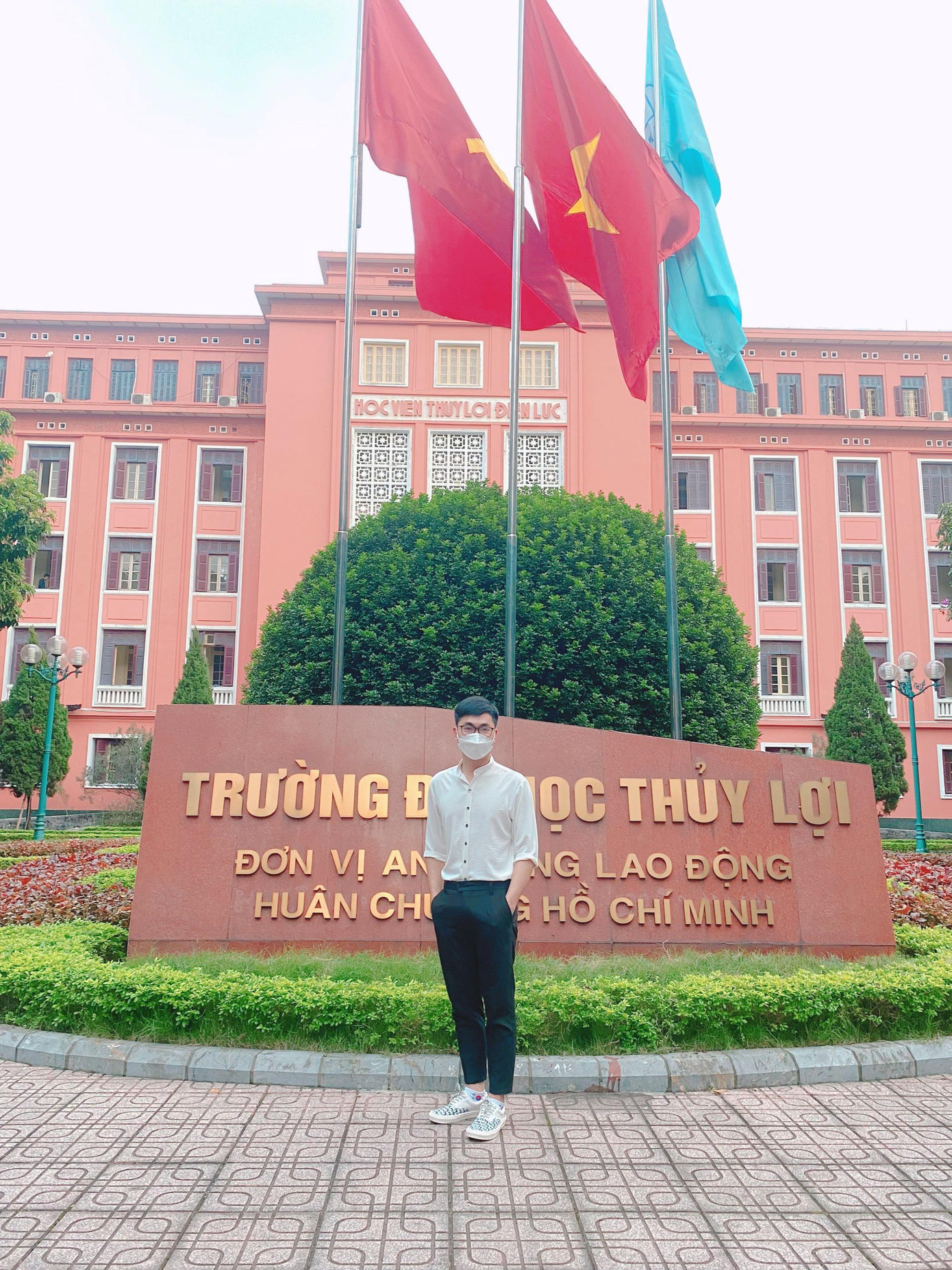 Mạnh đang làm Kỹ sư Hóa của Tập đoàn PRO Group - Chuyên sản xuất Sơn và Bột bả. Mạnh đang làm Kỹ sư Hóa của Tập đoàn PRO Group - Chuyên sản xuất Sơn và Bột bả.