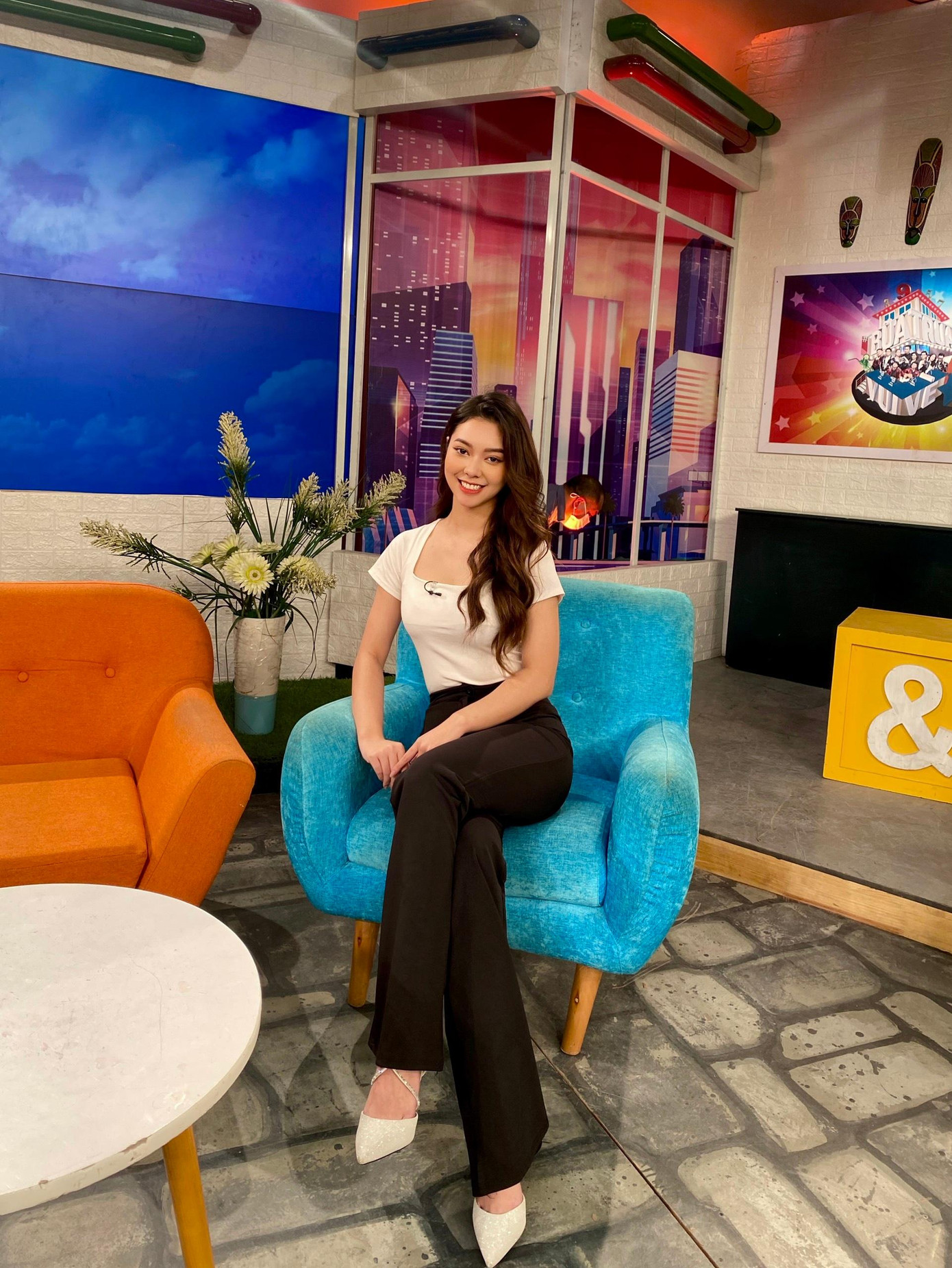 Hà Bùi đảm nhiệm vị trí MC. Hà Bùi đảm nhiệm vị trí MC.