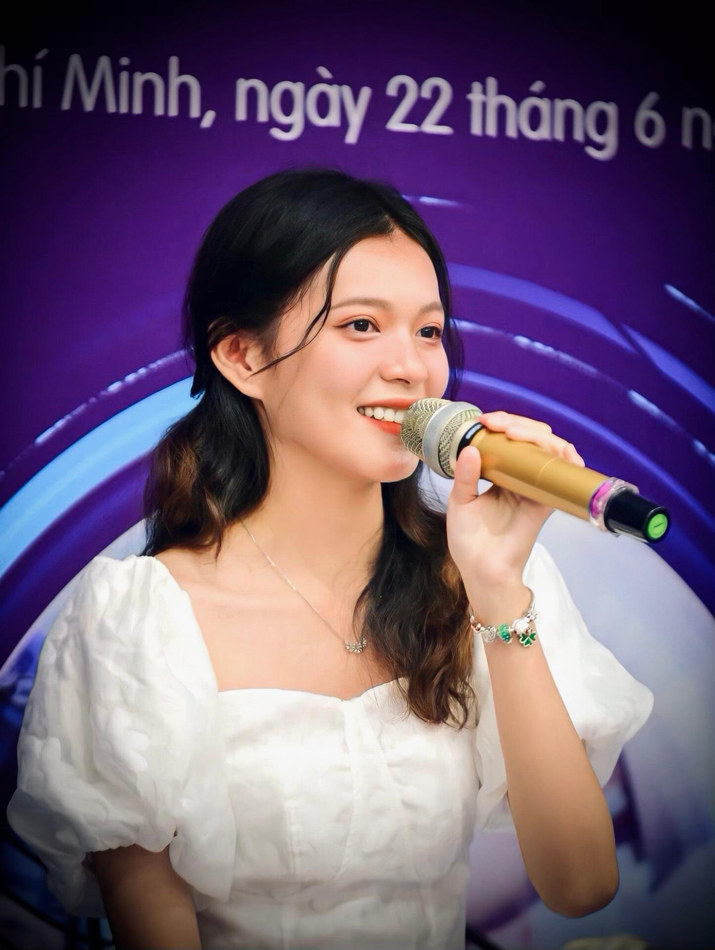 Sẵn sàng nhìn nhận lại bản thân, Mỹ Tiên thấy rằng, có lẽ khó khăn lớn nhất với cô đó là việc nhận ra điểm yếu và sai sót của bản thân, để có thể sửa đổi theo một hướng tích cực nhất. Sẵn sàng nhìn nhận lại bản thân, Mỹ Tiên thấy rằng, có lẽ khó khăn lớn nhất với cô đó là việc nhận ra điểm yếu và sai sót của bản thân, để có thể sửa đổi theo một hướng tích cực nhất.