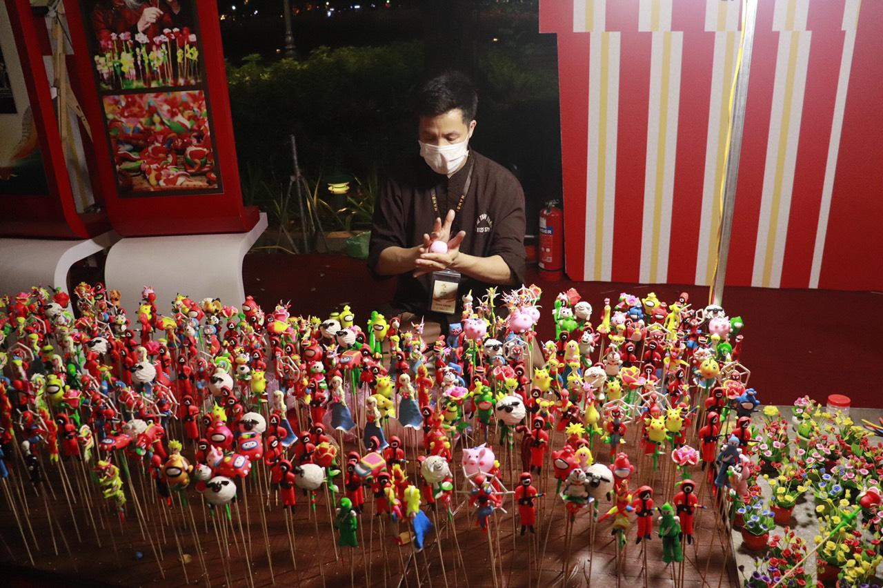 Trải nghiệm hoạt động làm Tò he.