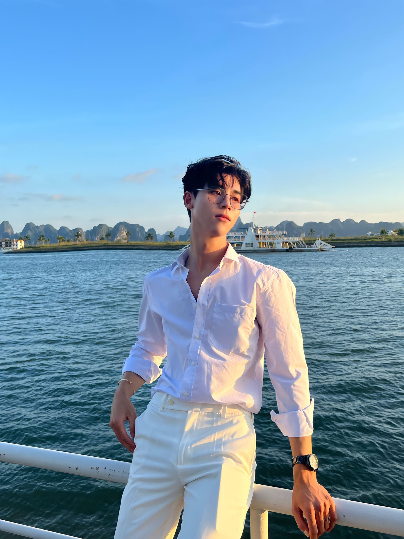 Khi học sinh khoe thành tích cao, sự tiến bộ từng ngày,... đều để lại những dấu ấn đặc biệt trong tim Cảnh. Khi học sinh khoe thành tích cao, sự tiến bộ từng ngày,... đều để lại những dấu ấn đặc biệt trong tim Cảnh.