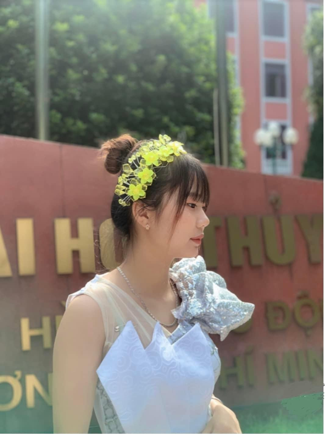 Nữ sinh gen Z cũng duy trì 3 kỳ liên tiếp nhận học bổng khuyến khích học tập, trong đó có 2 kỳ giỏi và và kỳ I năm học 2021-2022 đạt loại xuất sắc với điểm trung bình tích lũy 3.89 (thang điểm 4). Nữ sinh gen Z cũng duy trì 3 kỳ liên tiếp nhận học bổng khuyến khích học tập, trong đó có 2 kỳ giỏi và và kỳ I năm học 2021-2022 đạt loại xuất sắc với điểm trung bình tích lũy 3.89 (thang điểm 4).