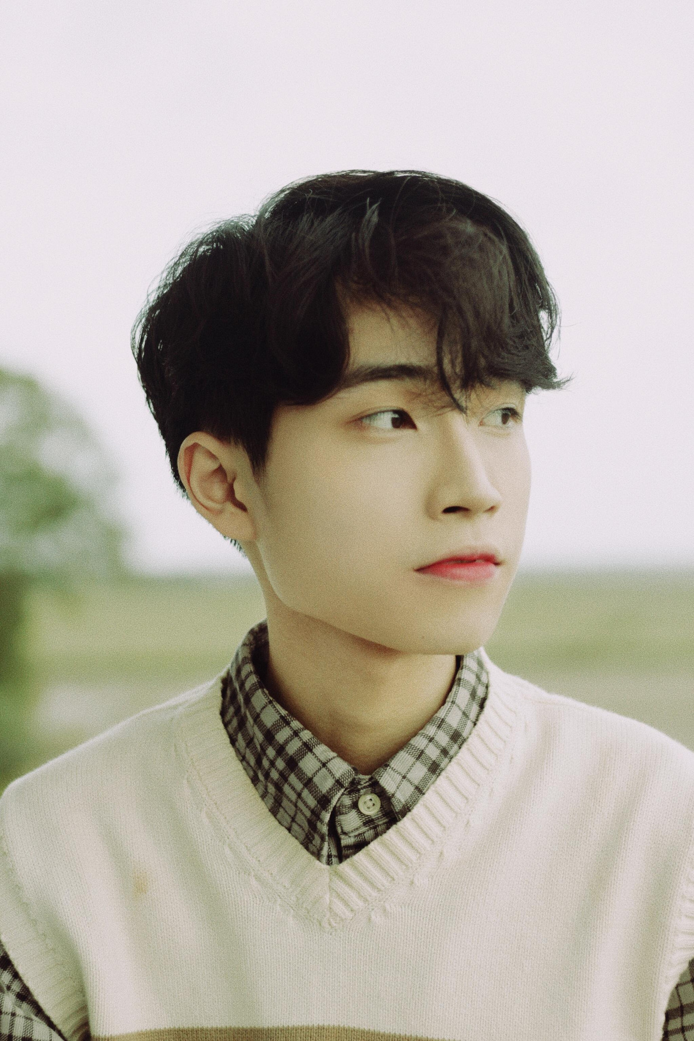 Lê Nguyễn Khôi Nguyên (sinh năm 2003) thu hút một lượng lớn người theo dõi trên các nền tảng xã hội nhờ sở hữu đường nét sắc sảo cùng gu ăn mặc ấn tượng. Lê Nguyễn Khôi Nguyên (sinh năm 2003) thu hút một lượng lớn người theo dõi trên các nền tảng xã hội nhờ sở hữu đường nét sắc sảo cùng gu ăn mặc ấn tượng.