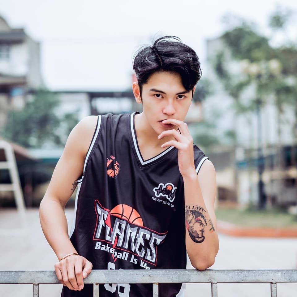 Duy trì thể thao đều đặn là cách Việt Khoa đảm bảo thể lực và vóc dáng. Duy trì thể thao đều đặn là cách Việt Khoa đảm bảo thể lực và vóc dáng.