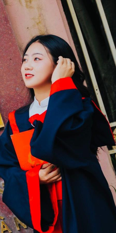 Kiều Chinh đảm nhiệm các chức vụ là Bí thư Chi đoàn lớp Thương mại điện tử A-K63, Trưởng ban Truyền thông CLB Guitar Mỏ - Địa chất, Ủy viên Ban chấp hành Hội Sinh viên trường.