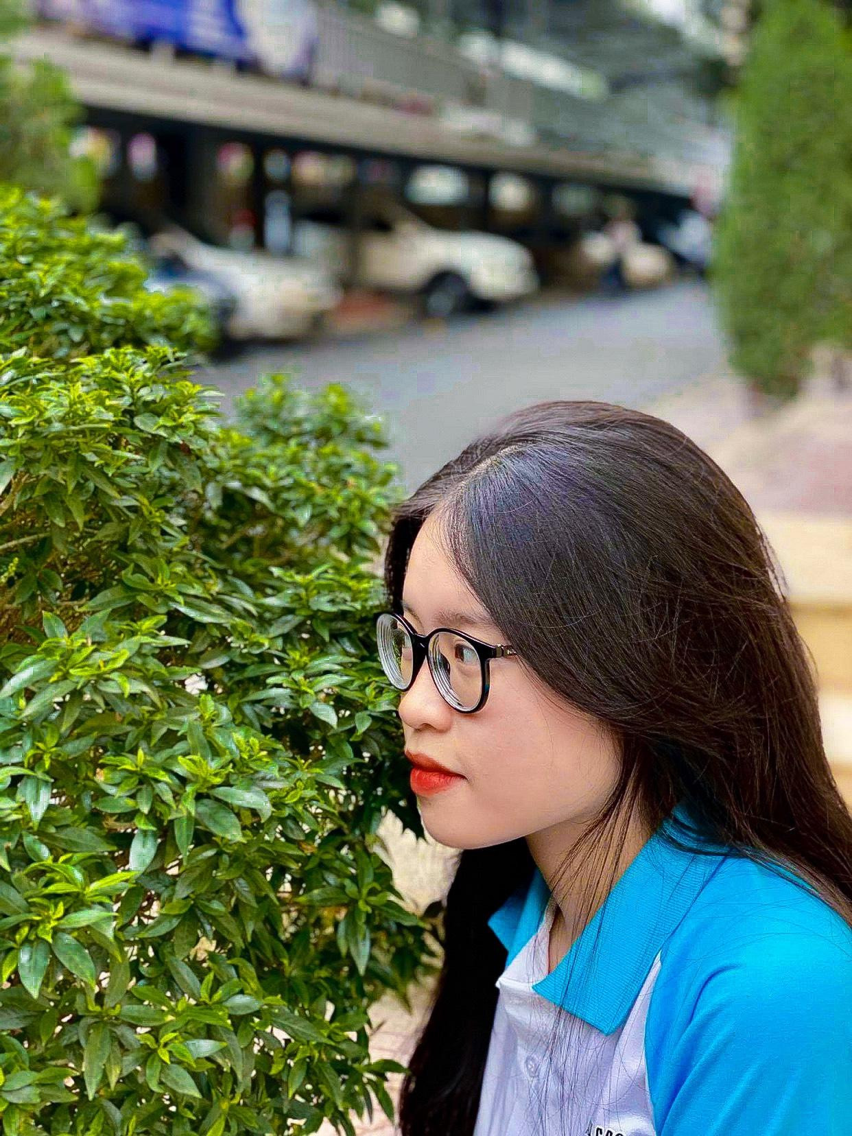 Với Trà My: "Vượt qua bản thân chính là bước tiến lớn nhất trên con đường dẫn tới vinh quang". Với Trà My: "Vượt qua bản thân chính là bước tiến lớn nhất trên con đường dẫn tới vinh quang".