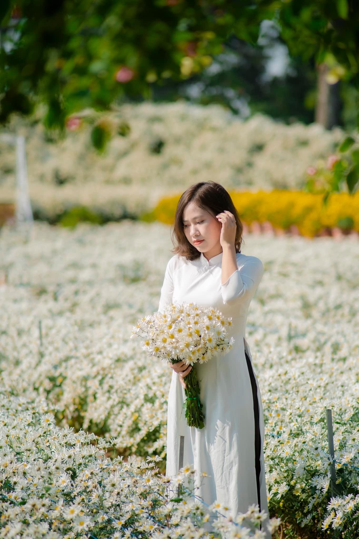 Phạm Thị Như Quỳnh (sinh năm 2000) là sinh viên năm cuối khoa Công nghệ Sinh học, Học viện Nông nghiệp Việt Nam. Phạm Thị Như Quỳnh (sinh năm 2000) là sinh viên năm cuối khoa Công nghệ Sinh học, Học viện Nông nghiệp Việt Nam.