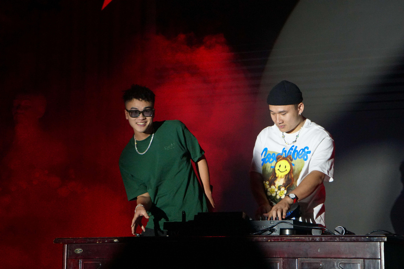 Các thầy cô không chỉ trẻ trung, năng động mà còn vô cùng đáng yêu.