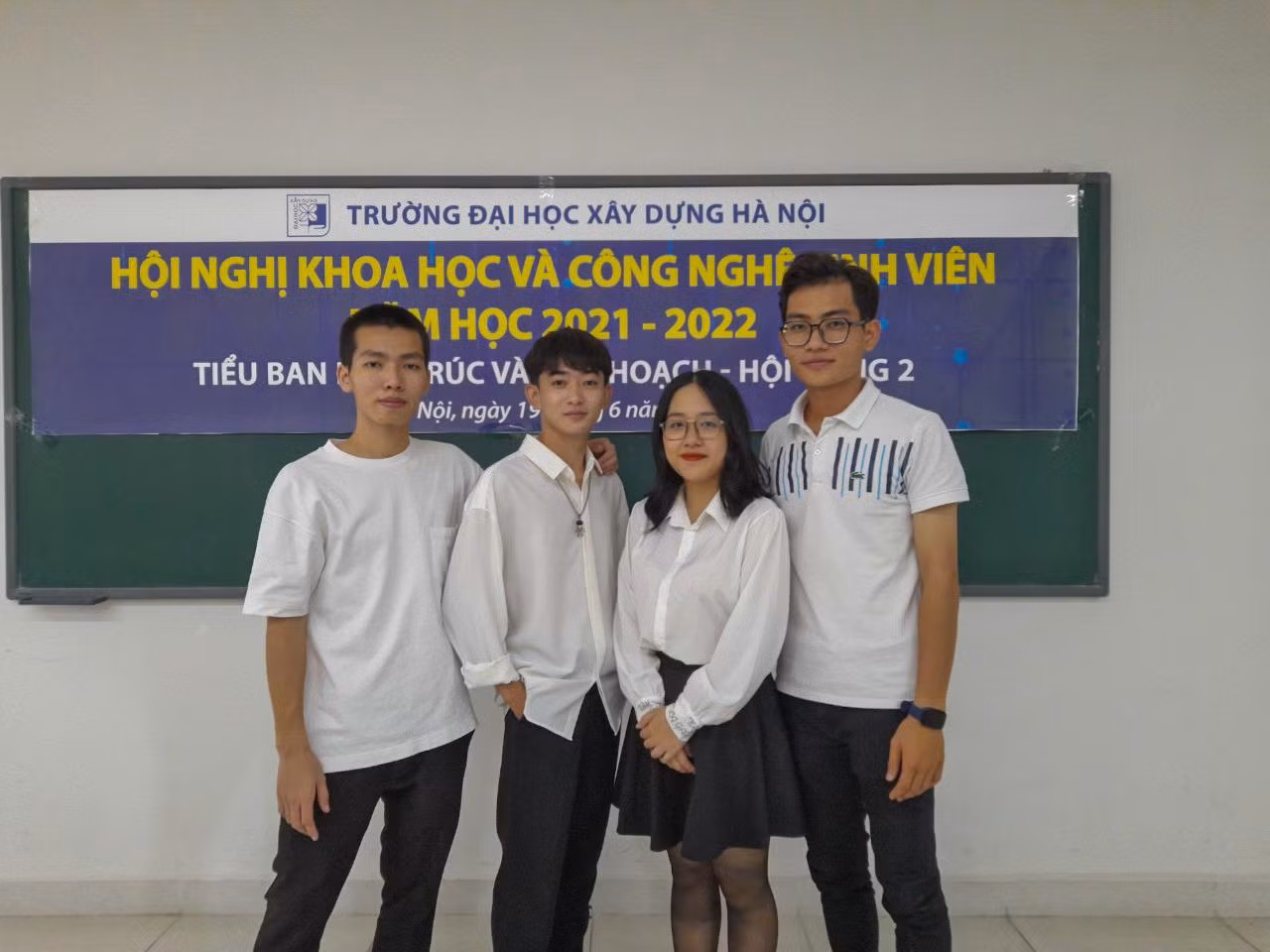 Mặc dù tham gia nhiều hoạt động ngoại khóa, tình nguyện là vậy nhưng Doãn Tuấn luôn cân bằng tốt giữa học tập, hoạt động và làm việc.