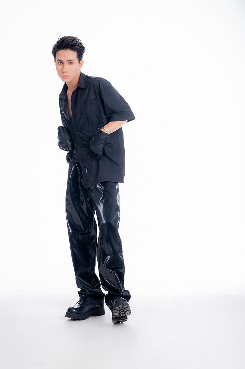 Sở hữu gương mặt điển trai cùng tài năng, Tuấn La luôn khiến mọi người chú ý và "cuốn" theo từng động tác nhảy của mình.