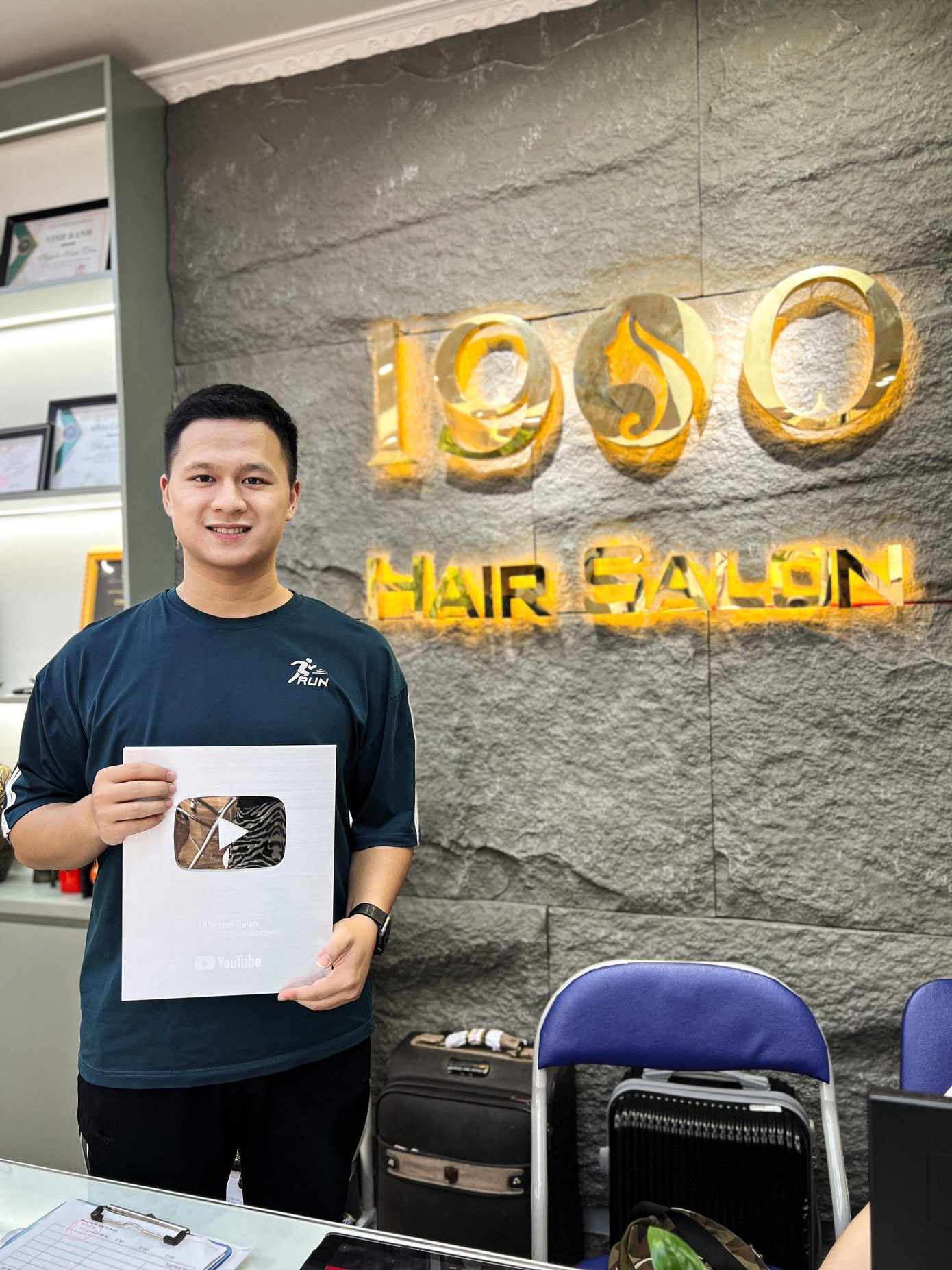 Bằng sự cố gắng, chàng trai đã dần gặt hái được những thành quả xứng đáng. Bằng sự cố gắng, chàng trai đã dần gặt hái được những thành quả xứng đáng.