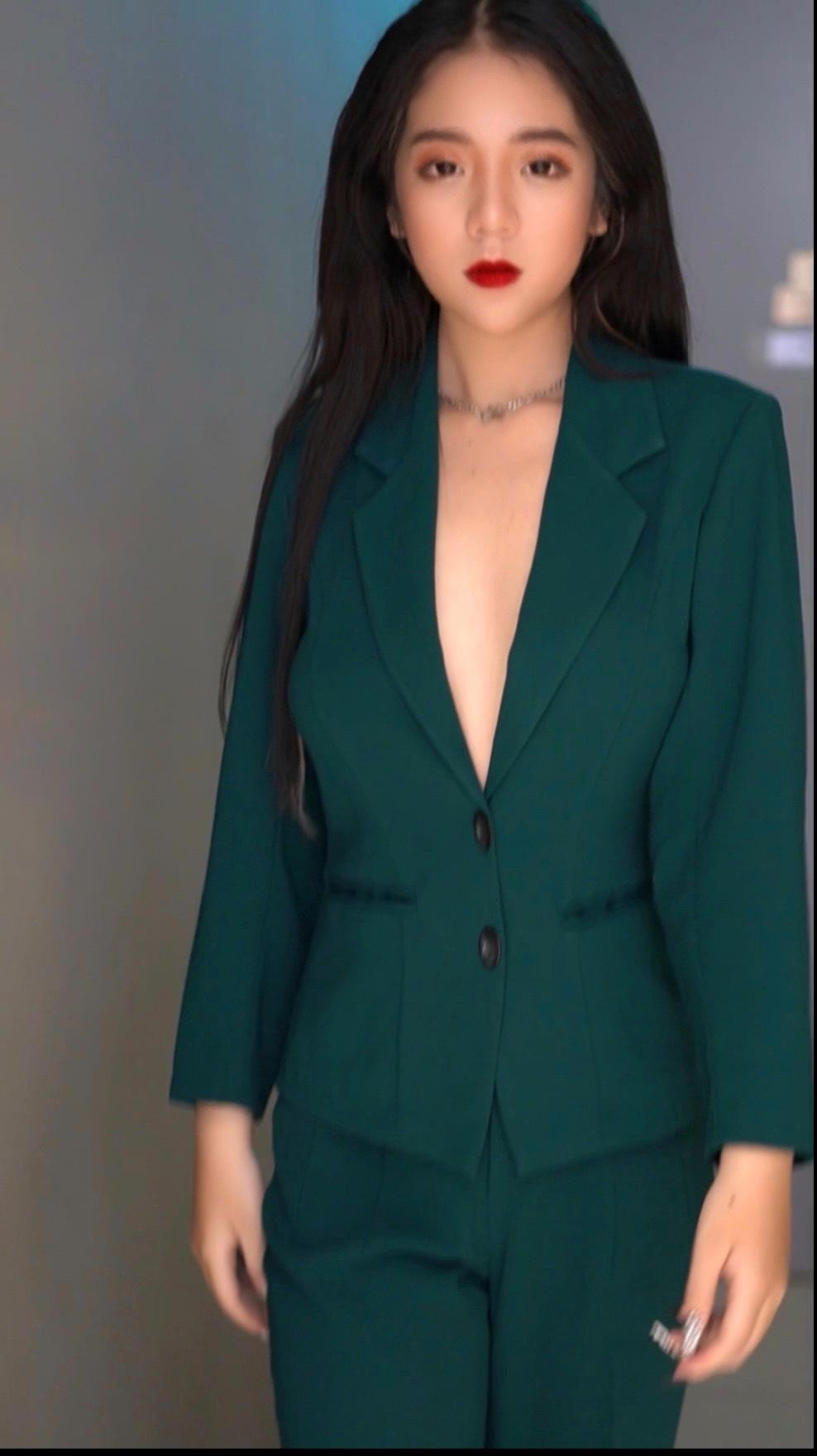 Để có thể duy trì và có những thành công nhất định trong công việc thì sự nỗ lực không ngừng trong học tập là điều quan trọng.