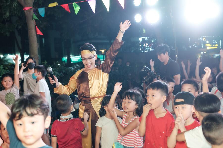 Cũng có một MC Hoàng Nam vui tươi, gần gũi trong các chương trình thiếu nhi. Cũng có một MC Hoàng Nam vui tươi, gần gũi trong các chương trình thiếu nhi.