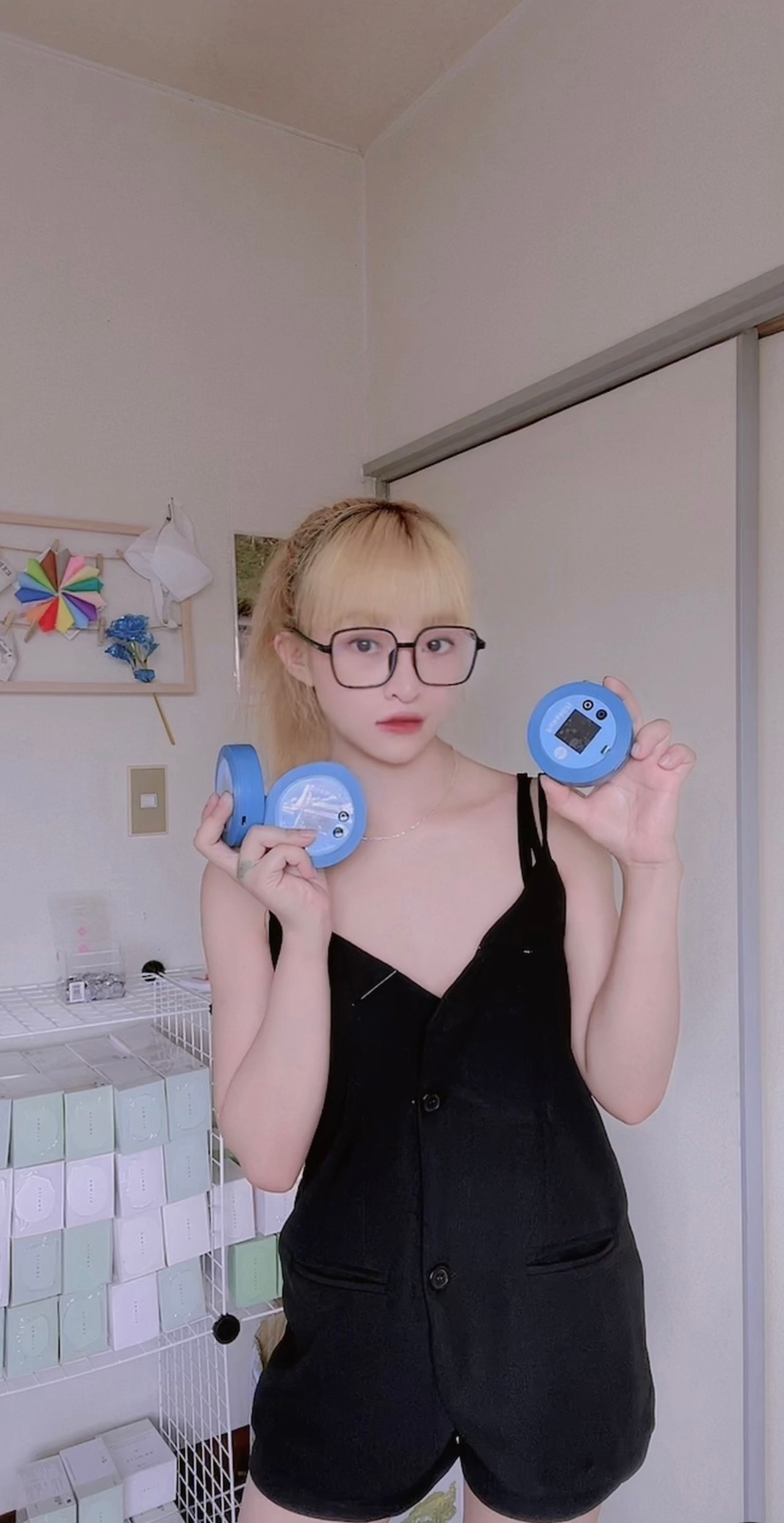 Hiền cho biết bản thân chỉ ngủ 4-5 tiếng/ngày, nhiều khi còn ngủ nhiều trên tàu hơn ở nhà. Hiền cho biết bản thân chỉ ngủ 4-5 tiếng/ngày, nhiều khi còn ngủ nhiều trên tàu hơn ở nhà.