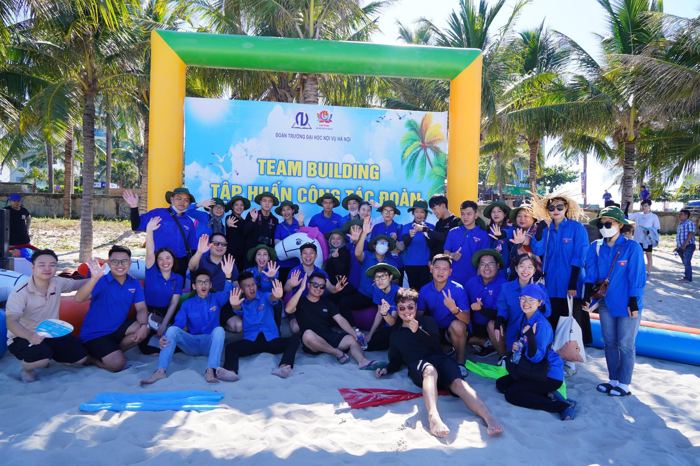 Tập huấn công tác Đoàn tại Công viên Biển Đông, Thành phố Đà Nẵng. Tập huấn công tác Đoàn tại Công viên Biển Đông, Thành phố Đà Nẵng.